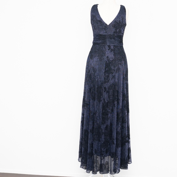 Betsy & Adam Floral Metallic Crinkle Gown - Picture 3 of 13